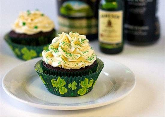 Halal Cake Distilled Monoglycerides , Food Grade Emulsifiers OEM 25kg Per Bag 0