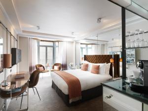 China Negeri Kedah hotel furniture supplier made Guestroom bedroom sets by Fabric bed and Stainless steel with wood desk table factory
