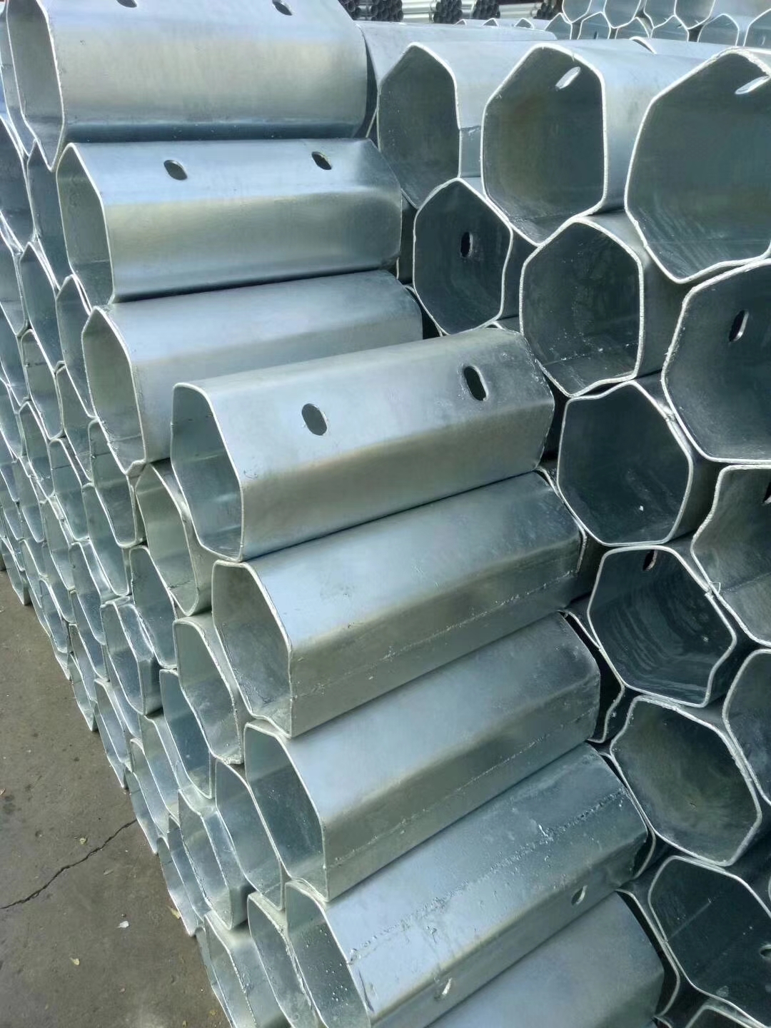 Highway Guardrail With Post And Spacer Made of Q345 Strip Steels for Singapore Market