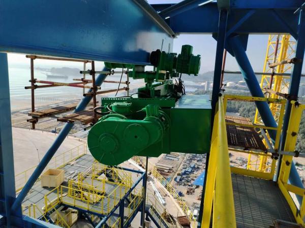 Tank top maintenance lifting machinery equipment LNG curved rail electric hoist