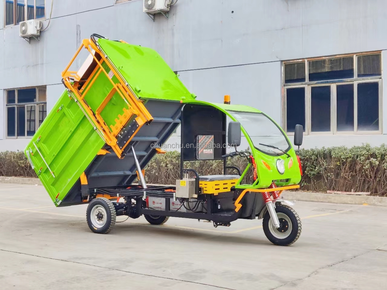 Three Wheeled Electric Side Loading Garbage Truck With Long Lasting Battery