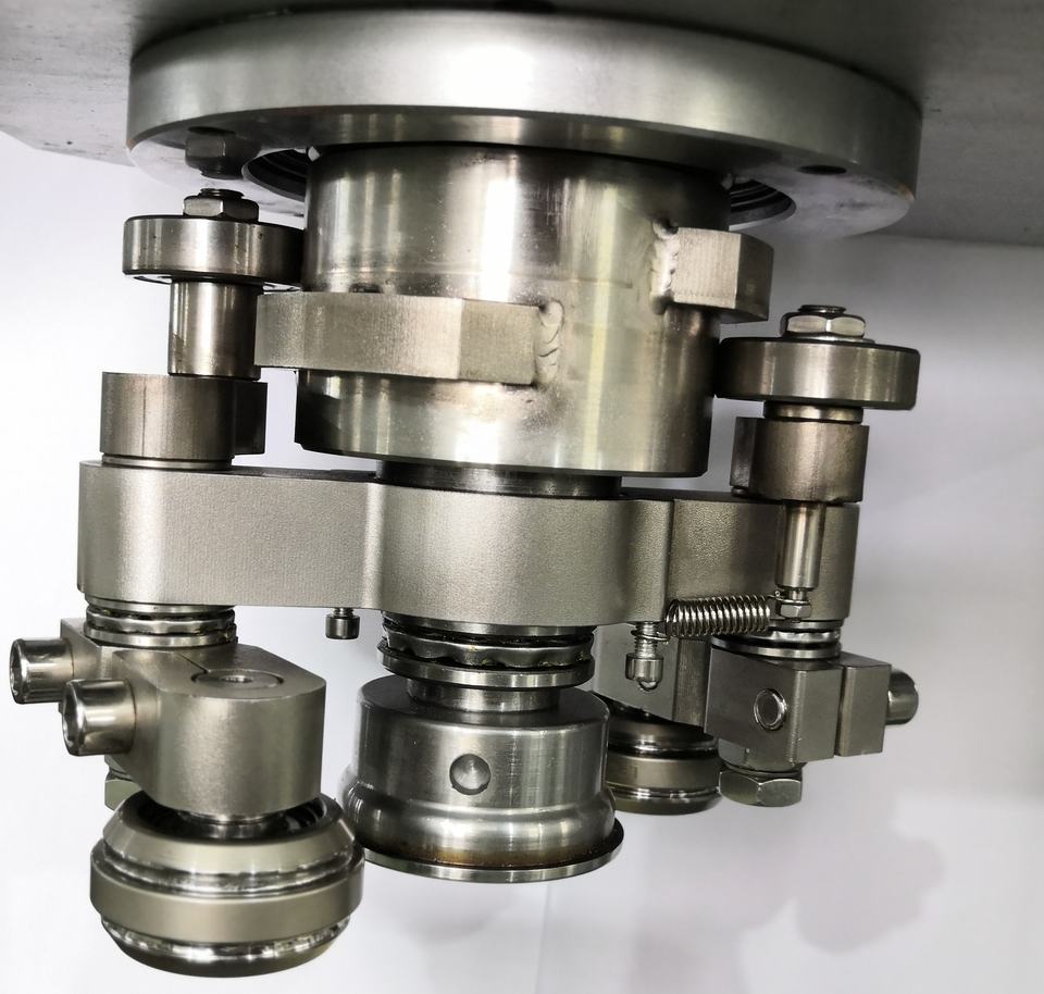 Aluminum Lids Capping Machine for 50 KG Capacity and 50-126mm Bottle Diameter Bottles