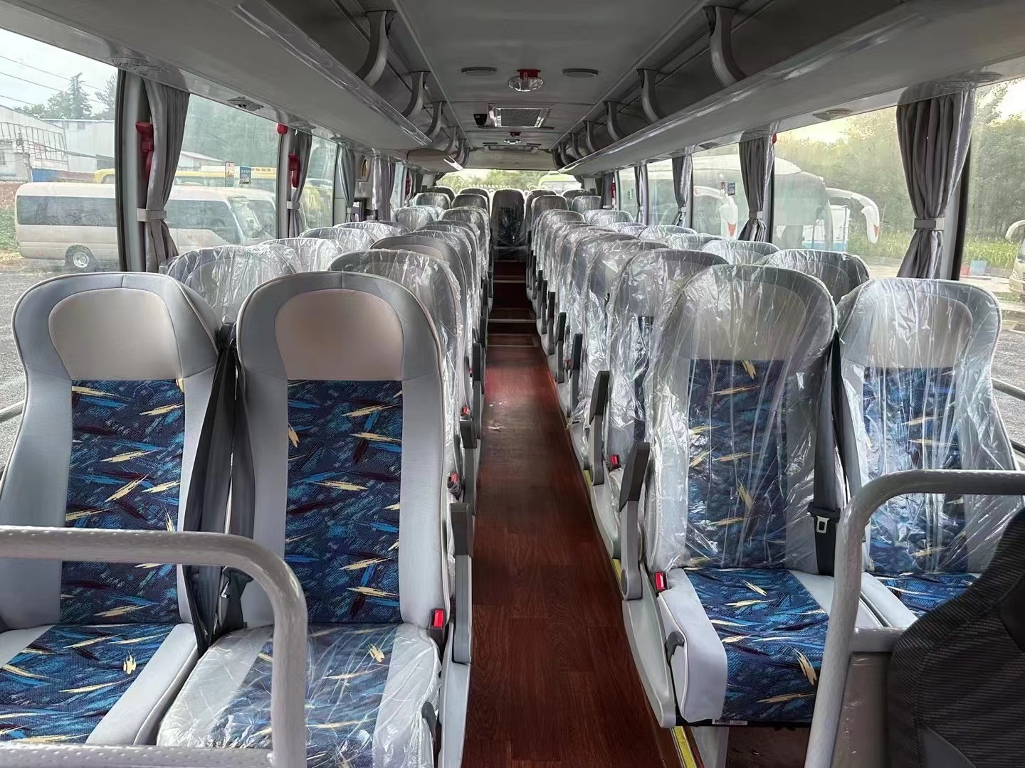 Used Bus For Sale 49 Seats Leaf Spring 2016 Year Middle Door Yutong ZK6115