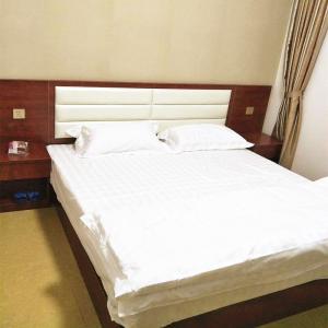 China Simple Design Modern Bedroom Furniture Sets for 3 Star Hotel / Apartment factory