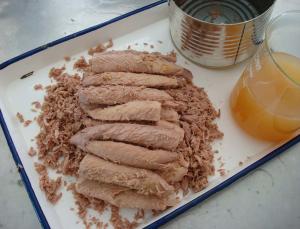 China Delicious Skipjack Tuna Canned Bonito Loin In Soybean Oil 1880g For Catering factory
