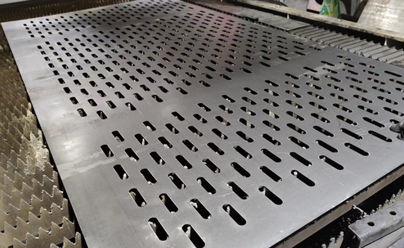 China 1m*2m/1.22m*2.44m Customizable Perforated Mesh Sheet with Customizable Hole Sizes on sale