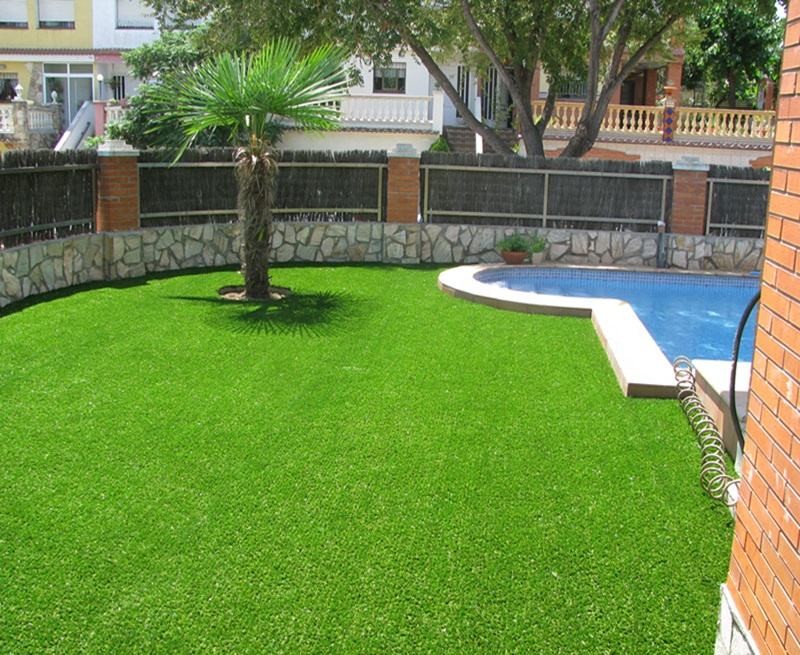 Artificial Grass Turf Surrounding Swimming Pool for your Garden