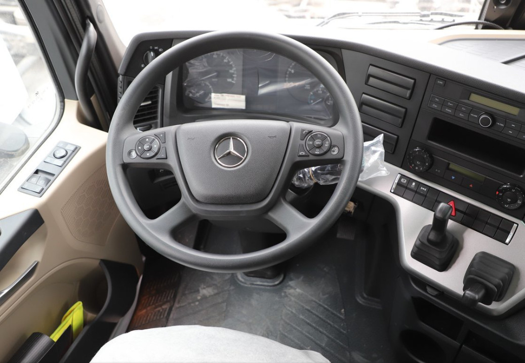 Mercedes Actros Mercedes Heavy Truck 4X2 Tractor driving safety