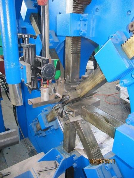 New Industrial Parks in Developing Countries Street Light Pole Machine for Lamp