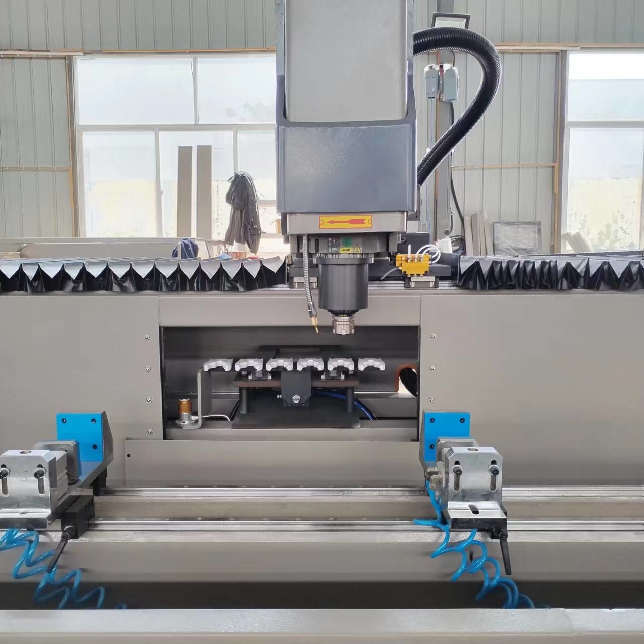 3 Axis CNC Aluminium Profile Drilling Milling Machine For Window And Door Area