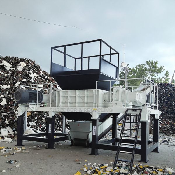 Automatic Scrap Metal Plastic Wood Shredder Crusher with Pump Standard