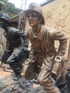 China Props and oddities fiberglass bruce lee statue/sculpture as decoration in hotel mall display model factory