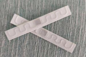 China Slim Style LAU007 8 RFID UHF Laundry Tag 200 Times Washing Cycles , RFID laundry tag , commercial laundry factory