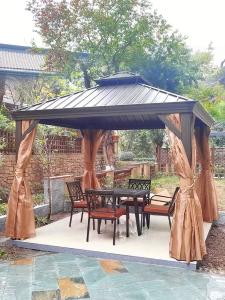 China Aluminum Patio Gazebo Outdoor Hardtop Gazebo Patio Hardtop Gazebo factory