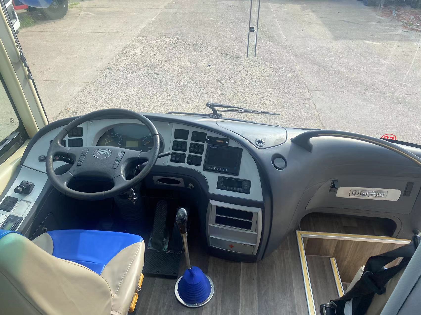 Used 2019 Year Yu Tong Coach Bus with Comfortable Style and Euro 3 Emission Standard