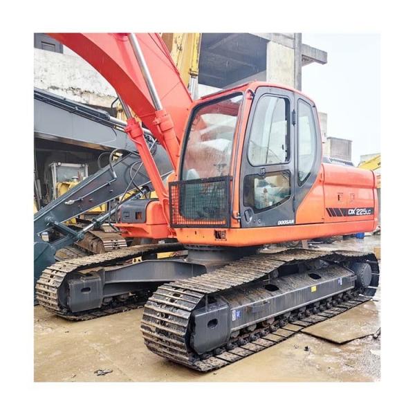 Good Condition Doosan DX225 Medium Excavator Machine Weight 22000 KG from South