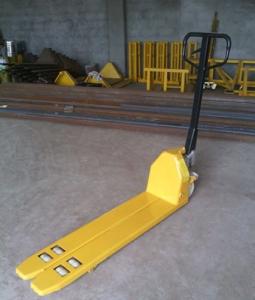 China sell 2Ton hydraulic manual hand pallet truck/manual carrier/handbarrow stacker factory