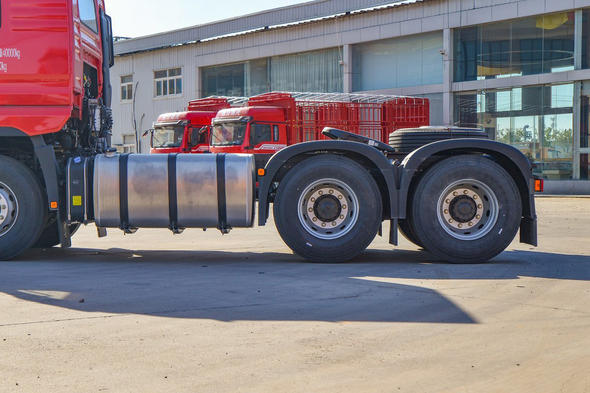 High Roof Deflector Four-Point Suspension Airbag Seat 430HP 6*4 M3000s Shacman Tractor Truck