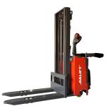 1500kg Rated Traction Weight Electric Reach Stacker With 2600mm Lifting Height