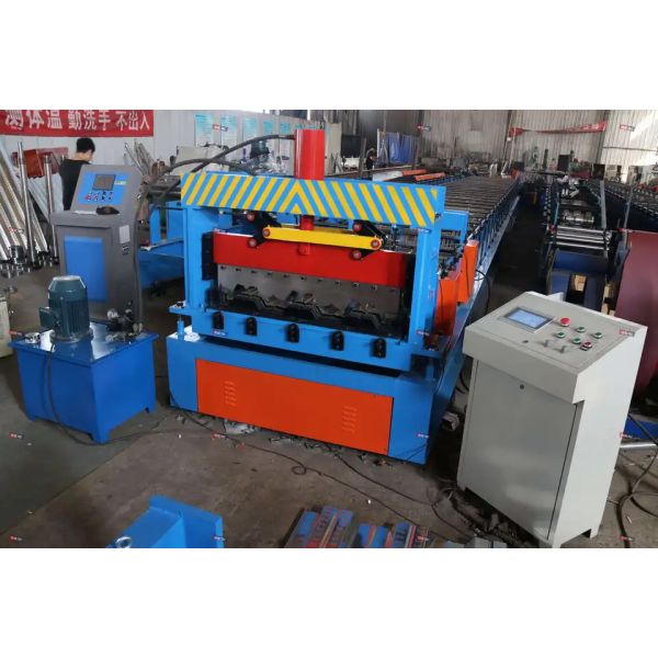 380V 50Hz 3phases Metal Deck Roll Forming Machine With 15 - 20m/Min