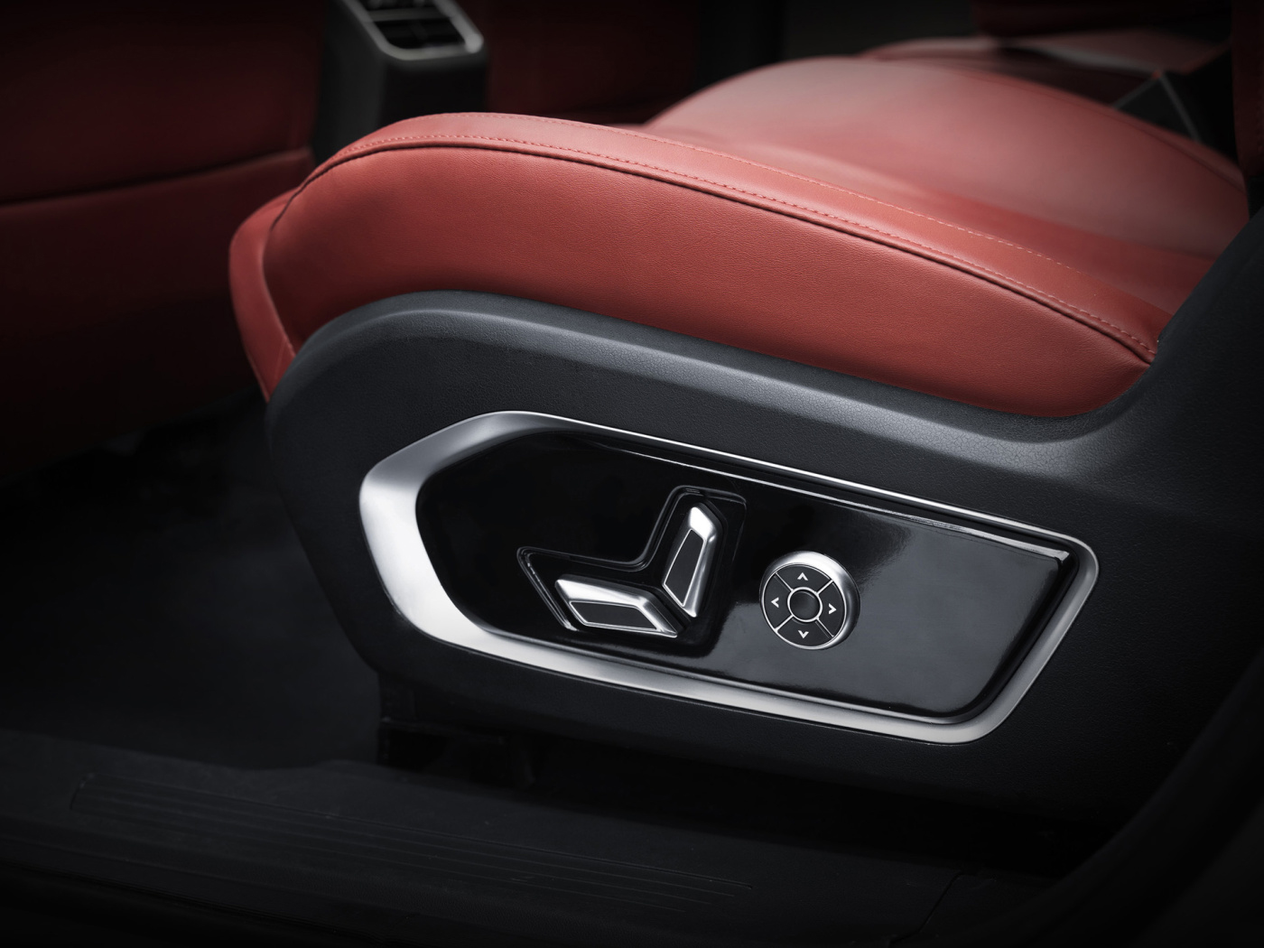 Euro V Gasoline Engine 2023 Dongfeng 580 SUV with Automatic Transmission and Electric Efficiency