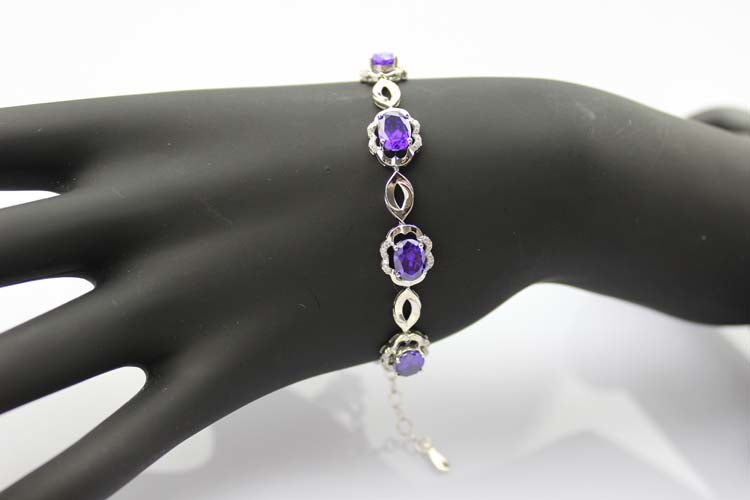 925 Silver 6x8mm Oval Created Amethyst and Clear Cz Diamonds Link Bracelet (H03)
