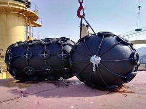 China Yokohama Pneumatic Rubber Fender For Refrigerated Transport Ship factory