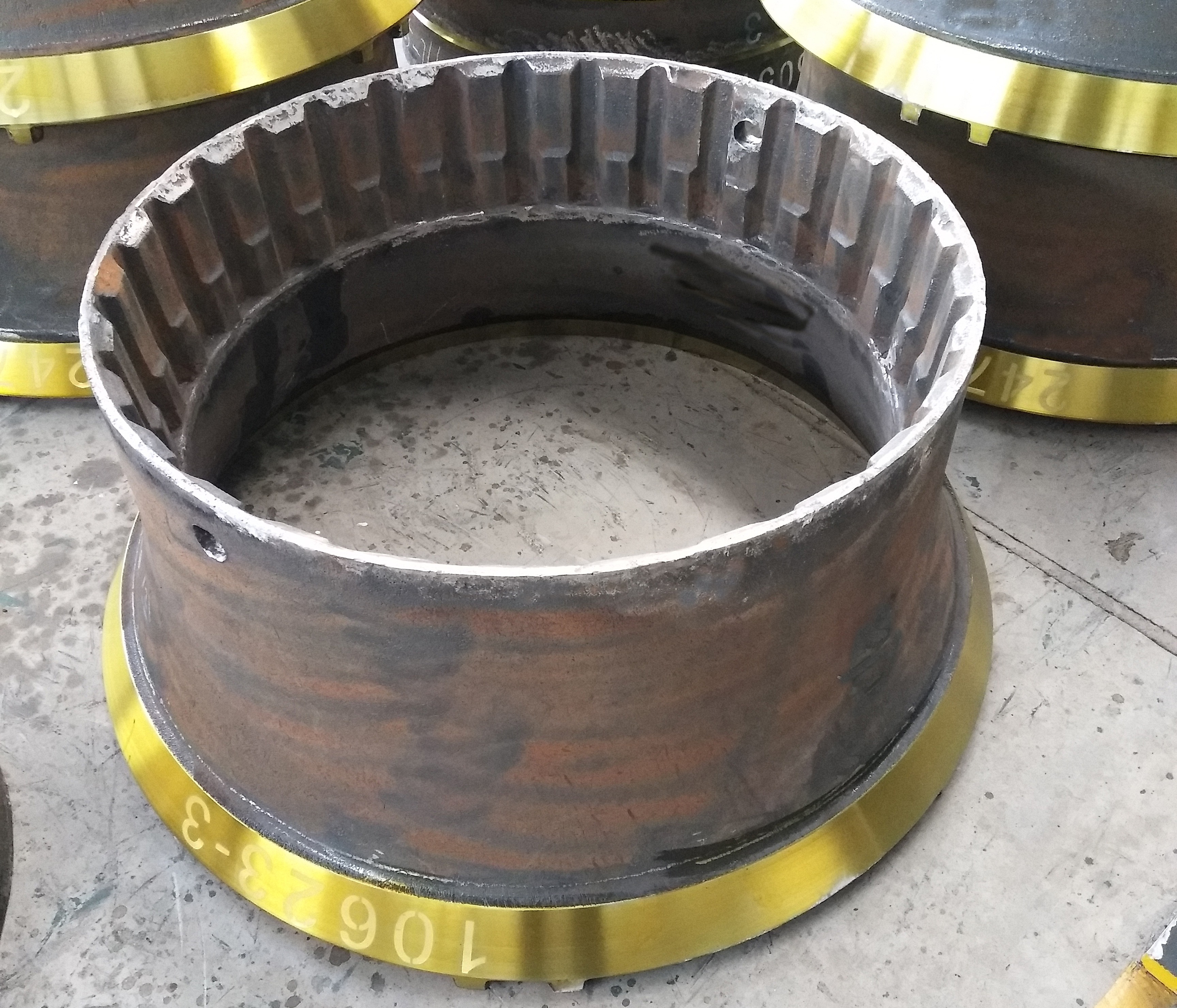 Crusher plant spare parts accessories distributor 