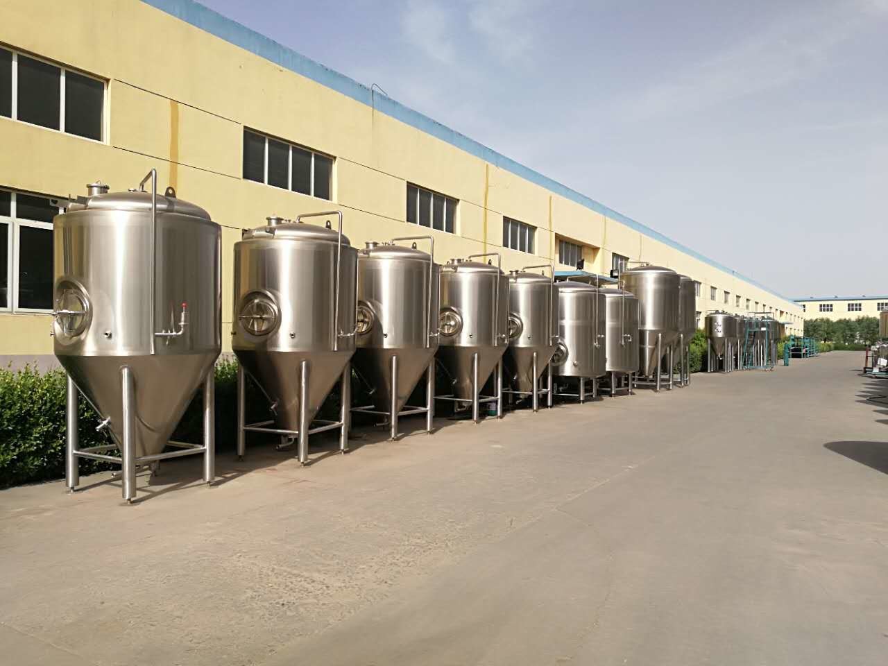 Small Capacity Beer Brewing System 10Hl Fermentation Tanks Stainless Steel Fermenter