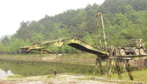 China Tracked Load 60t Modular Emergency Bridge 15m Vehicle Launched Bridge factory