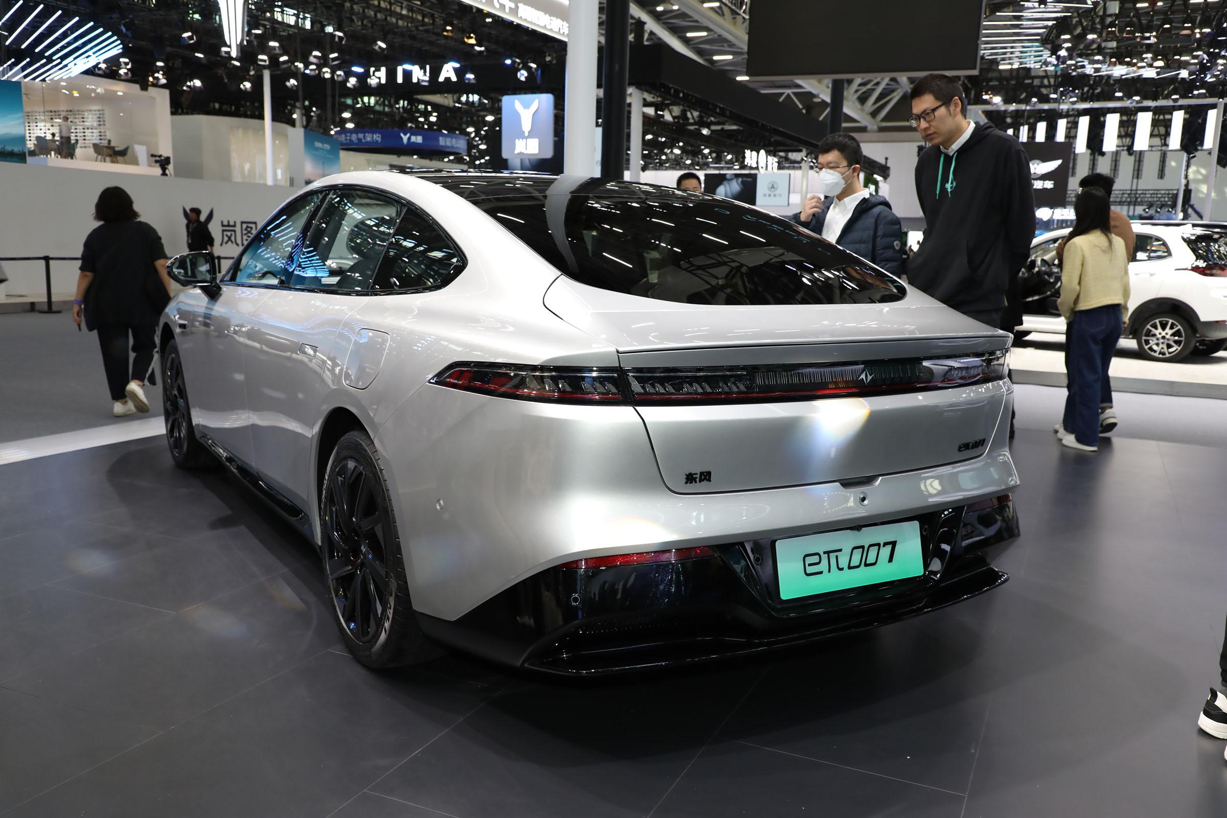 400KW Endurance Fashionable Dongfeng Yipai 007 Energy Hatchback Sports Car with 2915mm Wheelbase and Max Speed of 180 Km/h
