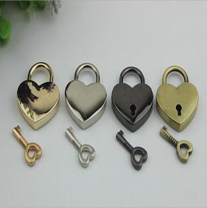 China Bag heart-shaped shape light gold hardware decorative wedding padlock luggage hanging concentric lock factory