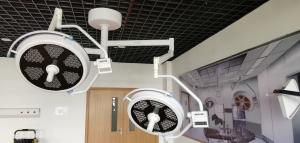 China 95 Ra LED Ceiling Operating Theatre Lamp 2 Pcs Endo Bulb With Camera Video factory