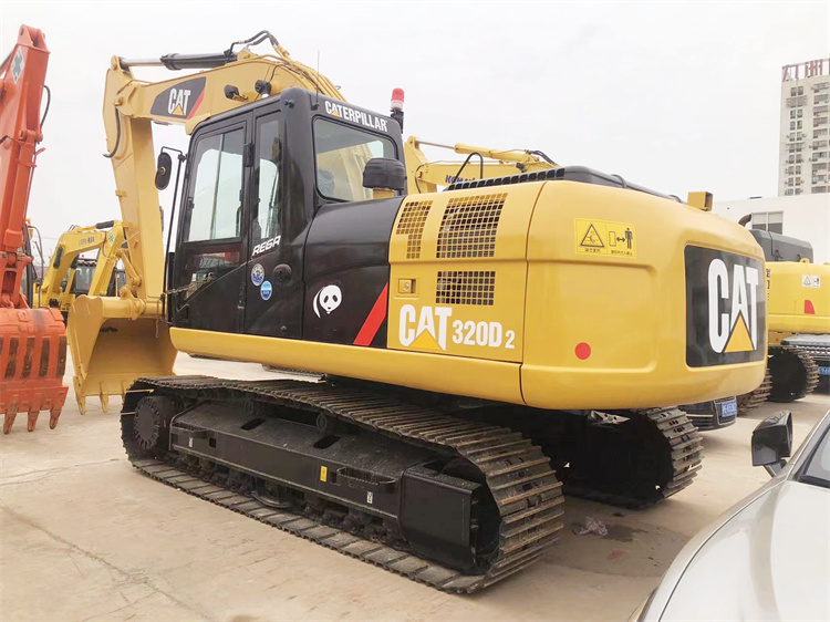 Good Condition 20 Ton Used Caterpillar 320D2 Excavator in Japan with Low Working Hours