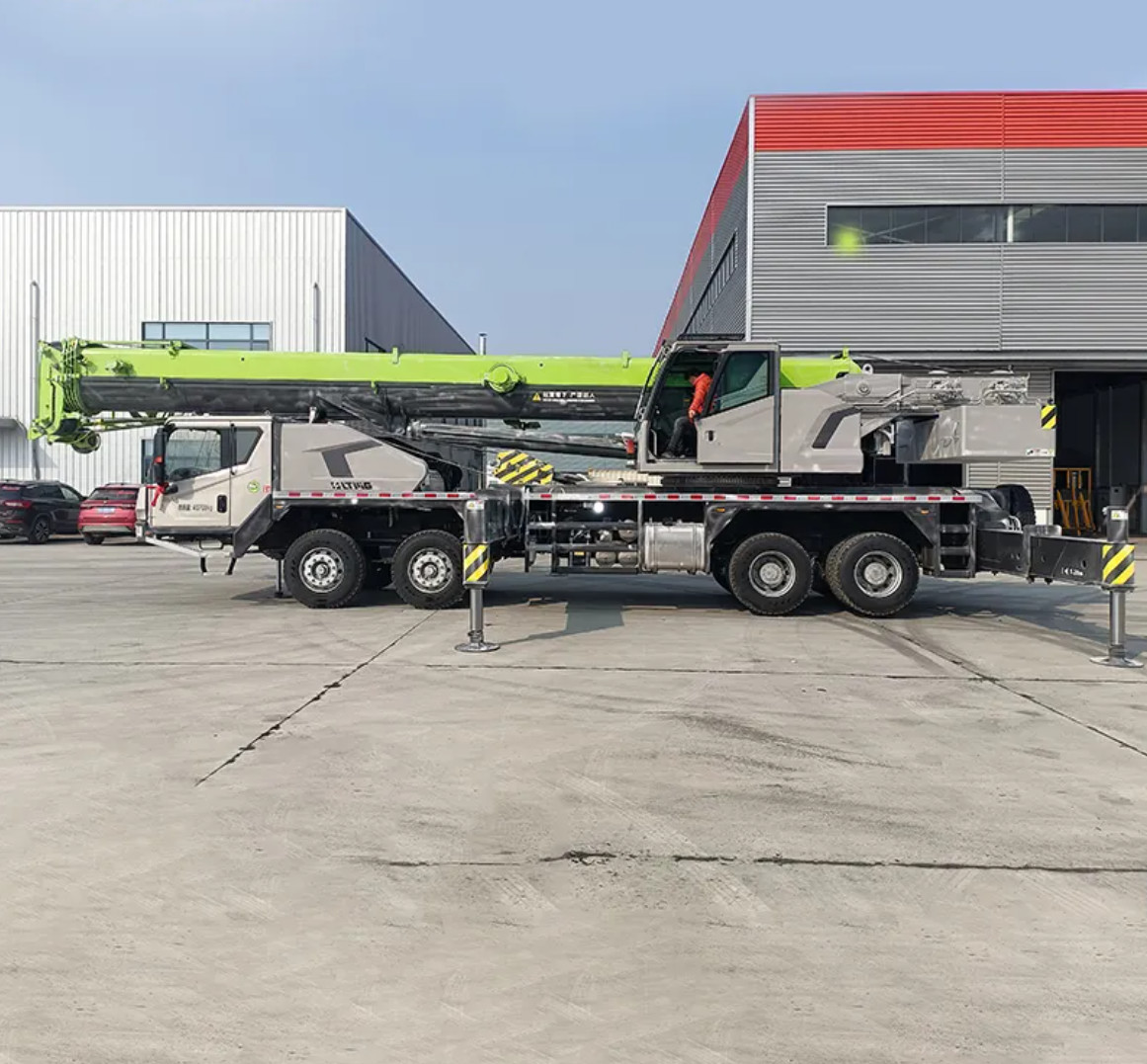 China Famous Brand Earthmoving Machinery Wheeled Mobile Zoomlion Crane 50 Tons Crane Truck