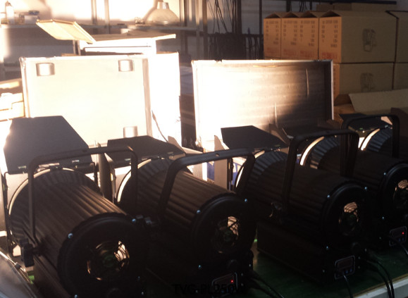 High Output 200W Audience Blinder Lights , Stage Led Fresnel Spotlight CE Approved