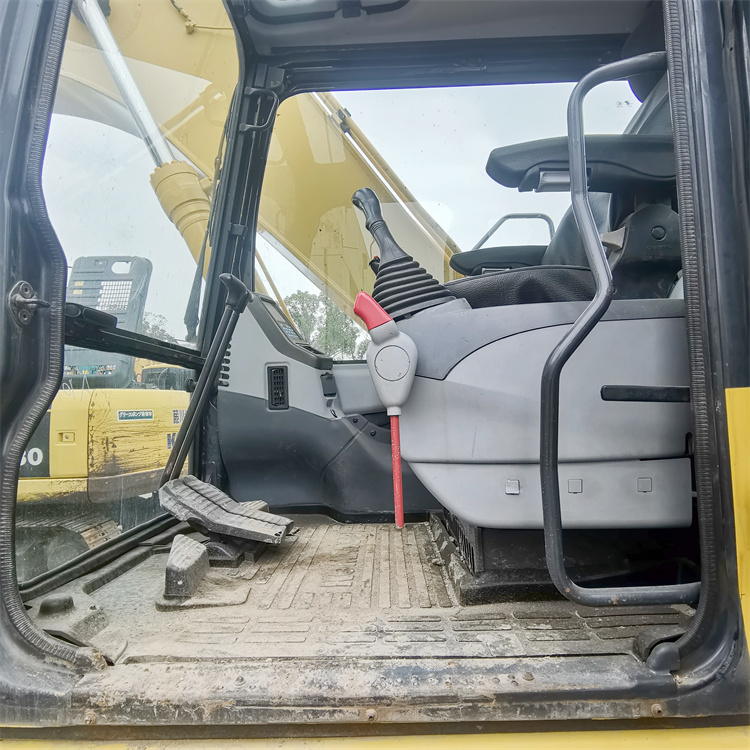 Japan Original Color 16 Ton Komatsu PC160-7 Used Excavator with 16500 KG Operating Weight