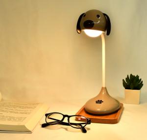 China 10hrs Bedroom LED Night Light , Plastic 50000H Learning Table Lamp 1000mA factory