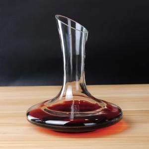 China 1800ml 60Oz Round Wine Decanter Bottle Effortless Pours With Oblique Mouth factory