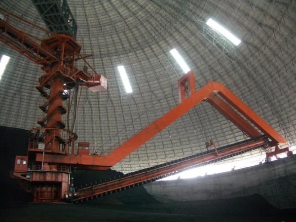 China Heavy Duty Slewing Cantilever Stacker Used To Stack Coal In Stockyard factory