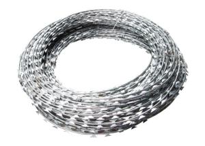 China 900mm 0.6mm Razor Barbed Wire 15m/Coil High Tensile Fence Prevent Corrosion factory