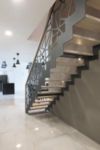 China Modern Airs Baluster Metal Frame Aluminum Security Occasion Cheap Interior Balcony Balustrades Railing Gold Color Stair factory