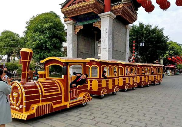 72 Persons Trackless Kiddie Train Electric Mini Train Full Floating Half Shaft