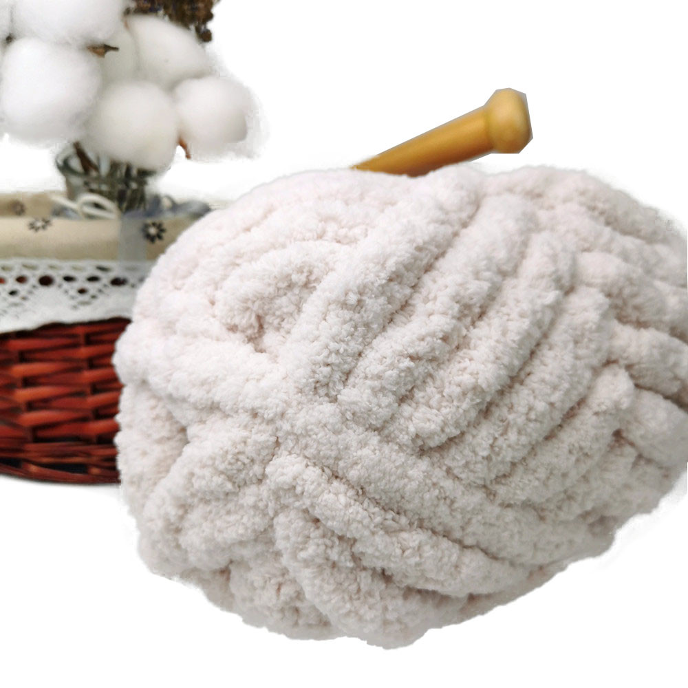 1/0.14NM 100% Polyester Soft Fluffy Round Velvet Merino Wool Yarn For Hand DIY Weaving