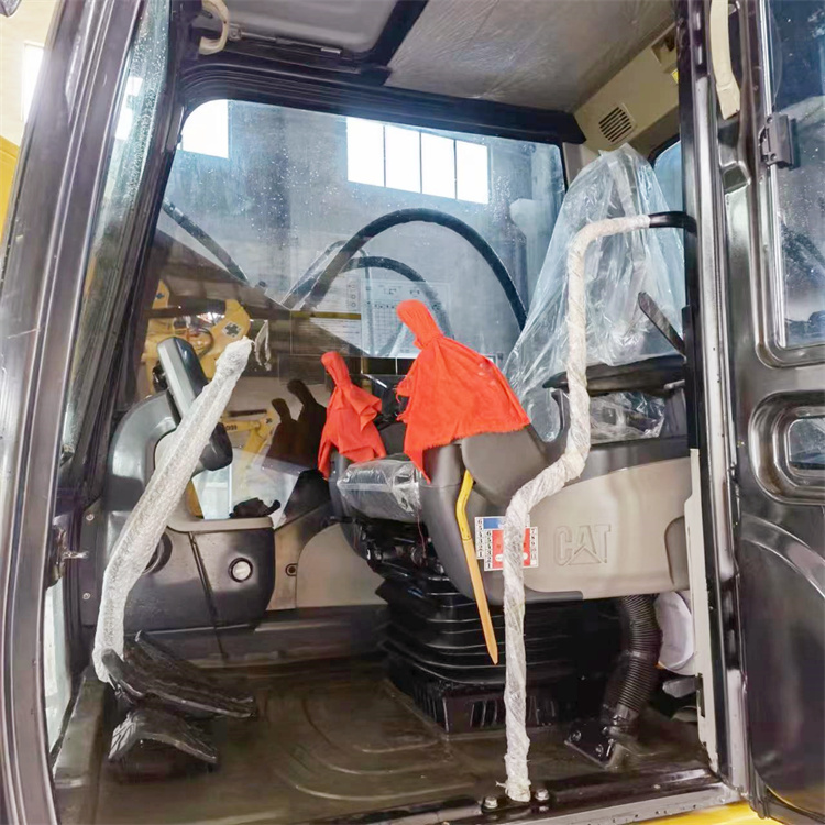Japan Made Cat320d2 Used Excavator in Good Condition with Original Hydraulic Cylinder