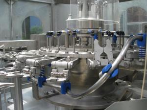 China 5000 BPH Water Bottle Filling Machine For 500ml PET Bottled Purified Water factory