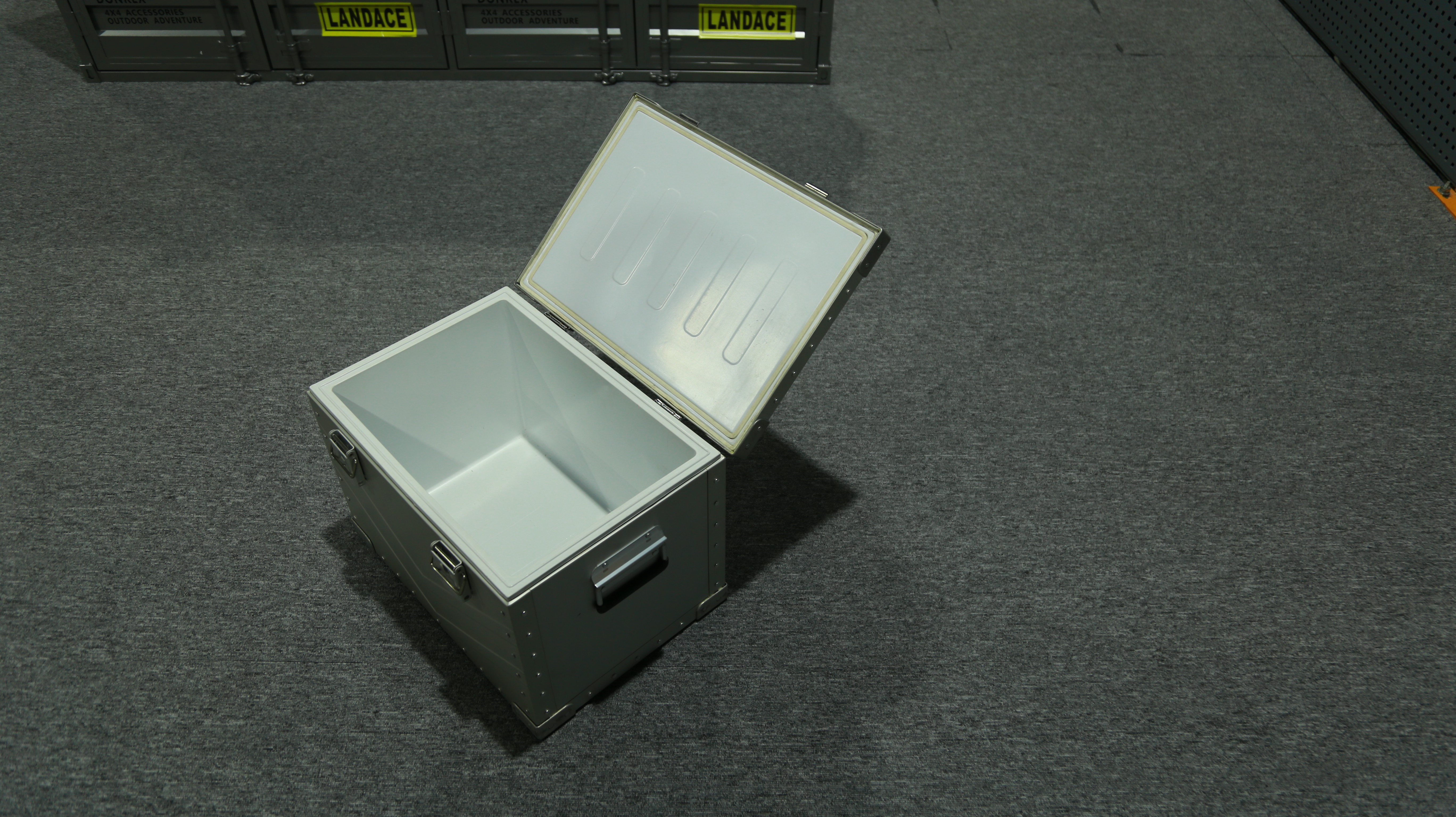 G.W 8.5kg Geometric Pattern Aluminum Alloy Car Camping Kitchen Box Storage Insulation