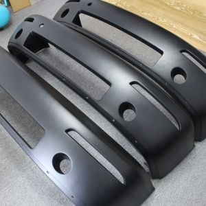 Large Plastic Injection Molding Automotive Parts RIM Deburring Painting Surface