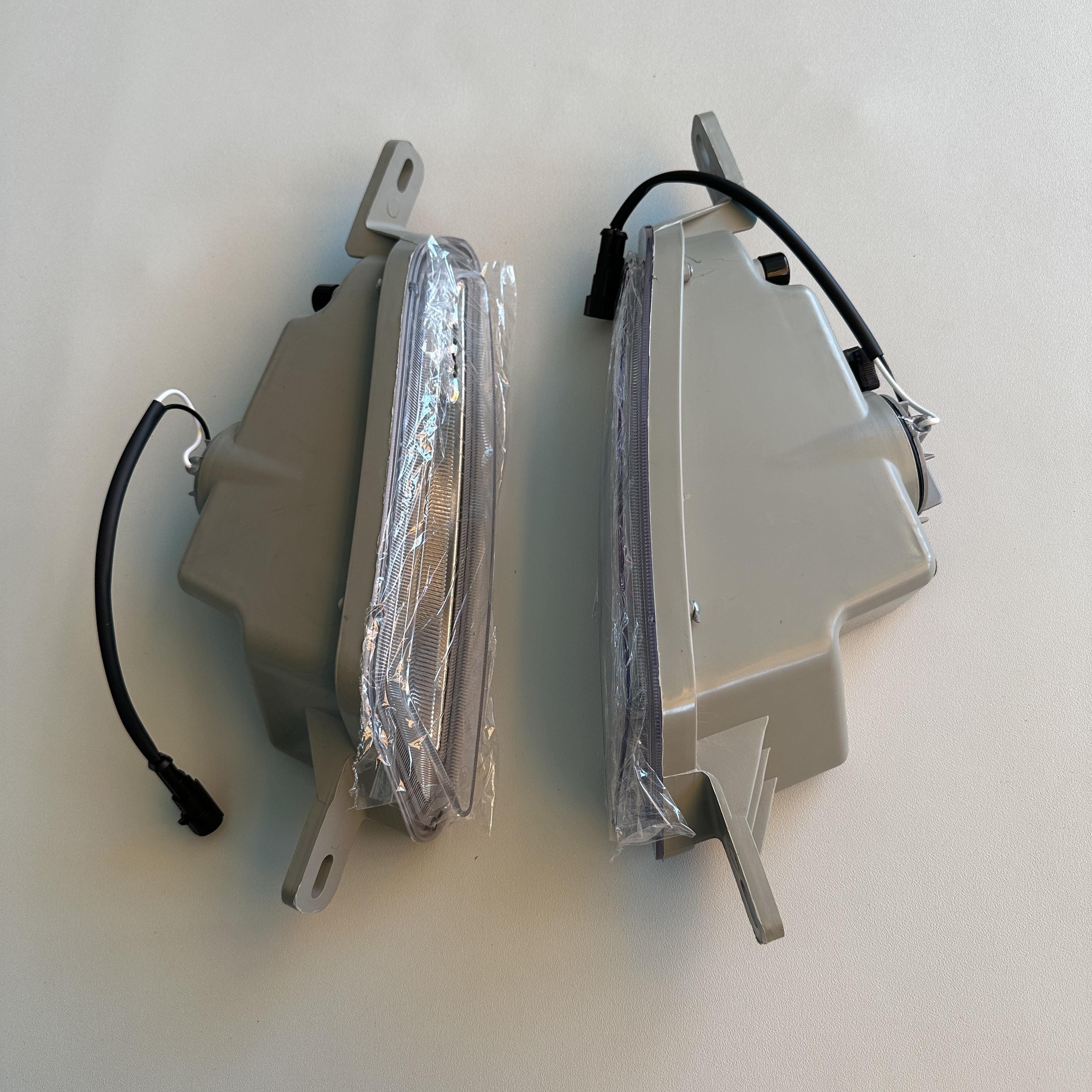 Yutong Bus Spare Parts 24V Plastic Front Fog Lamp for ZK6122 Bus Model and Components