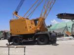 Red 110KW 2100RPM Full Rotary 40T Tire Mounted Crane